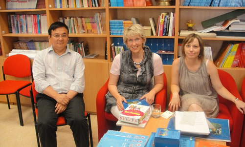 20130709帕拉茨基大学孔子学院了与Gymnázium F.M. Pelcla中学洽谈合作事宜图1