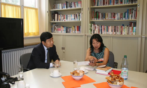 20130729驻慕尼黑总领事朱万金视察德国纽伦堡-埃尔郎根孔子学院图1