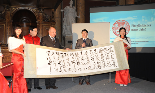 20120131-0204我校艺术团赴奥地利开展“三巡”活动取得圆满成功图1