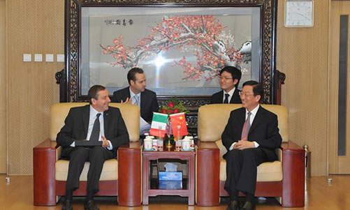 20120619意大利教育、大学和科研部长普罗夫莫访问我校图1