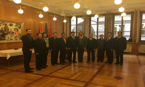 图片1:代表团全体成员在纽伦堡历史市政厅合影