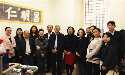 中国人民大学代表团与罗马孔院教师合影_副本
