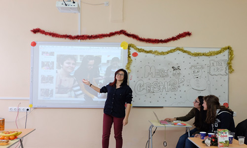 照片4:学习汉语两年的赵艺分享自己汉语学习经历
