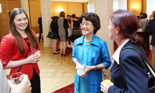 6月10日中国驻捷克大使馆为“百名捷克学生汉语桥夏令营”举行欢送会图3