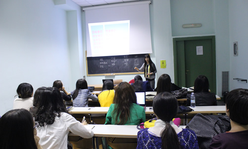 图1罗马孔院教师培训系列之—“中小学汉语兴趣课的教学与管理”