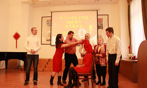 20160205匈牙利罗兰大学孔子学院师生欢聚一堂庆春节活动图1