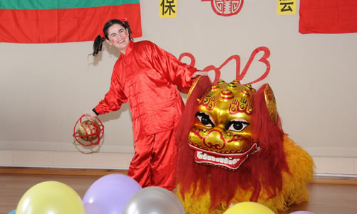20130210索非亚孔子学院举办蛇年春节联欢会图3