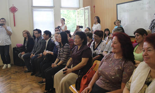 20160531索非亚孔子学院下设教学点Evlogi i Hristo Georgievi学校举行汉语学前班结业典礼图5
