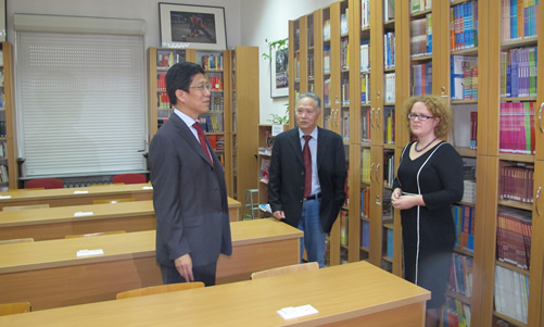 20141105中国驻波兰大使徐坚先生访问波兰克拉科夫孔子学院图1