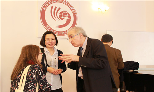 图4:白乐桑教授与参会者交流_副本