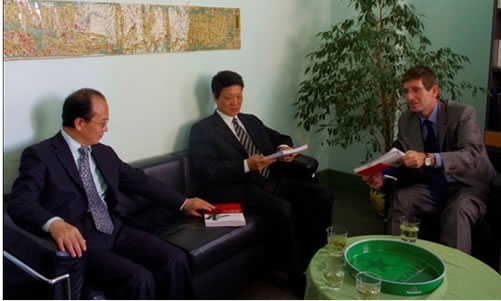 20120612全国政协副主席陈宗兴访问罗马大学孔子学院图1