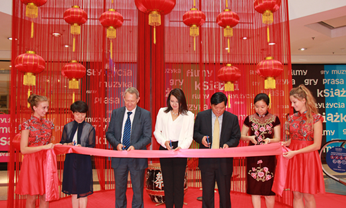 20150830波兰克拉科夫中国文化周“中国--东方智者”大型主题展在当地最大购物中心盛大开幕活动图1