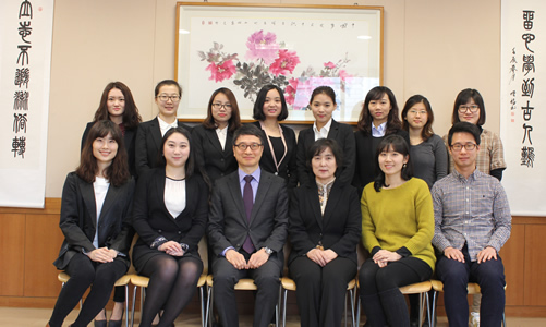 韩外大孔院全体教职员合影