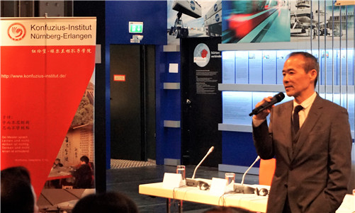 照片二:万科集团董事会主席、深圳市国际交流合