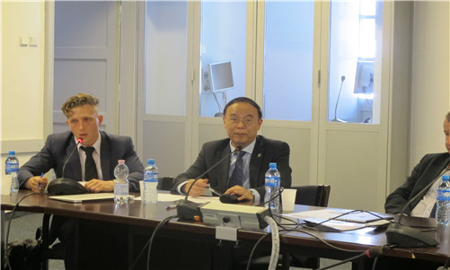 照片3:中国国际交流协会艾平副会长发表主题讲话_