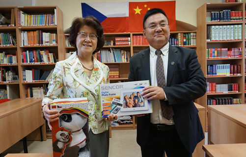 中国驻捷克大使马克卿访问帕拉茨基大学孔子学院图1
