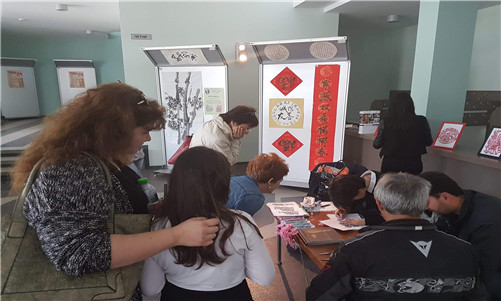 图一-来宾参观展位_副本
