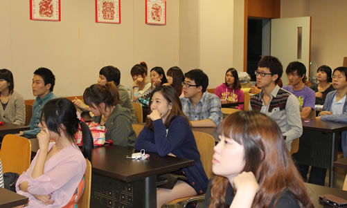20121009韩国外国语大学孔子学院成功举办走进中国文化系列讲座之三——中国婚姻文化的变迁.doc图2
