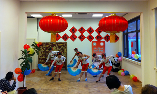 20140125布鲁塞尔孔子学院举办马年春节文化互动体验活动图1