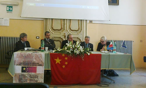 20120213罗马大学孔子学院参加卡佩切高级中学开班典礼暨“了解中国,学习汉语”报告会图1