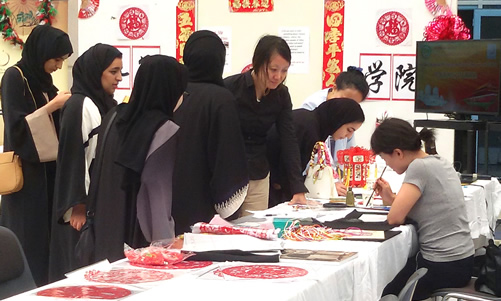 20150830阿联酋扎耶德大学孔子学院新学年汉语招生文化活动圆满结束活动图1