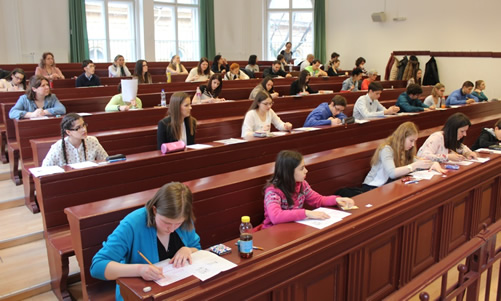 20160320匈牙利罗兰大学孔子学院举办2016年首场汉语水平考试图1
