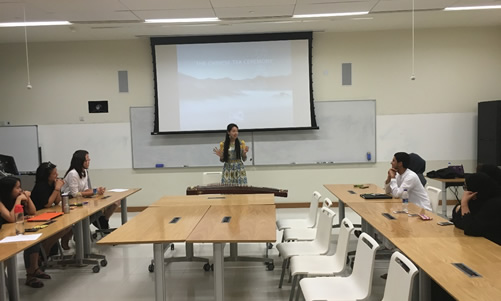 20160418扎耶德大学孔子学院组织“青年大使”项目学员访问纽约大学阿布扎比分校图1