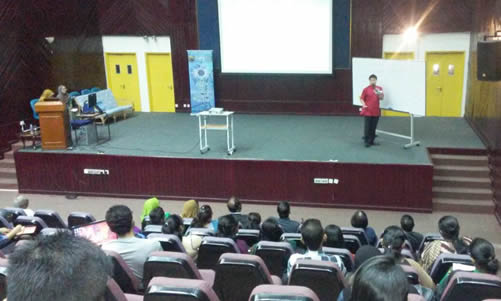 20150318马来西亚马来亚大学孔子学院参加“世界母语日”活动图1