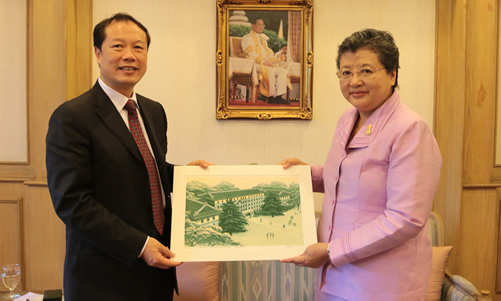 20140925-1007党委副书记赵旻率团赴泰国开展“庆祝孔子学院十周年”文艺巡演活动图1