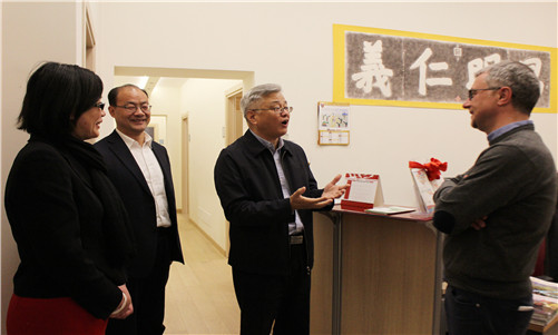 张书记参观罗马孔院_副本