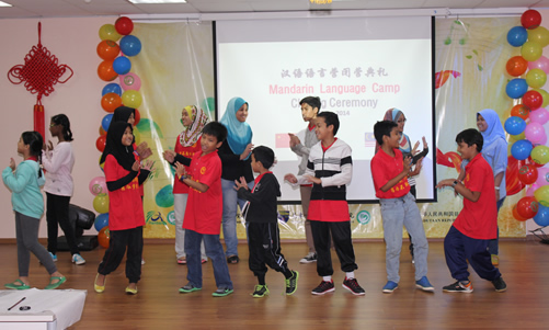 20140603-05马来亚大学孔子汉语学院举办马来亚大学教职工子弟汉语语言营图3