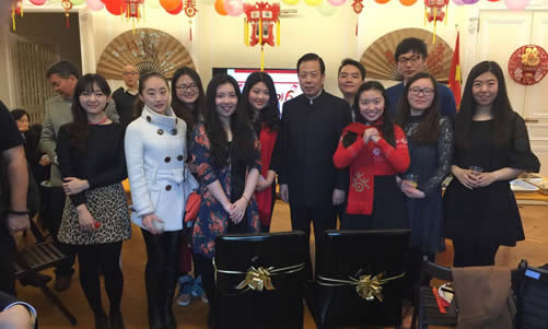 20160207意大利罗马大学孔院教师代表在中国驻意大利大使馆欢度农历新年图1